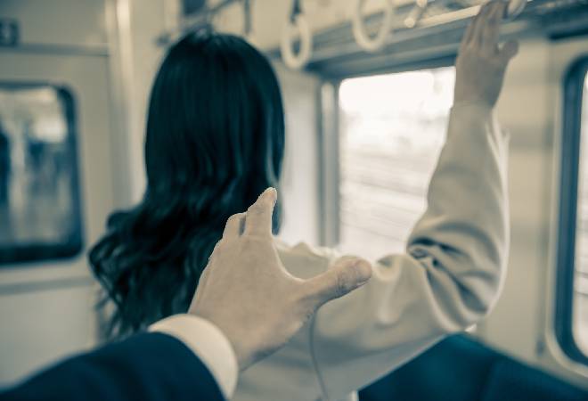 電車で知らない男性からつきまとわれている|20代女性からの調査相談