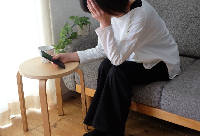 担任教師が娘に大量のショートメッセージを送っている!?|40代母親からの相談事例